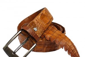 Thắt lưng da cá sấu món đồ  được ưa chuộng bất chấp thời đại và cách vệ sinh đồ da đúng cách